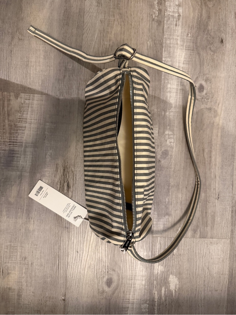 BAGGU Nylon Loaf Bag in Sage Stripe - Picture 5 of 6
